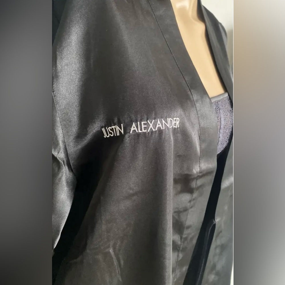 Justin Alexander Black Robe - Picture 7 of 11